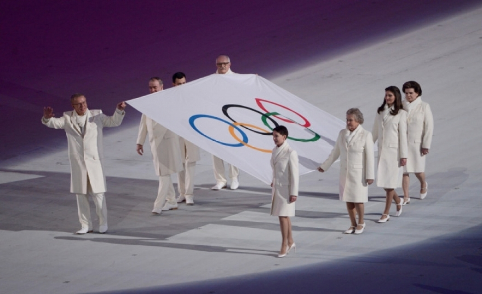 Гимн нейтральных спортсменов. Спортсмены под нейтральным флагом. Нейтральный флаг. Нейтральный флаг на соревнованиях.