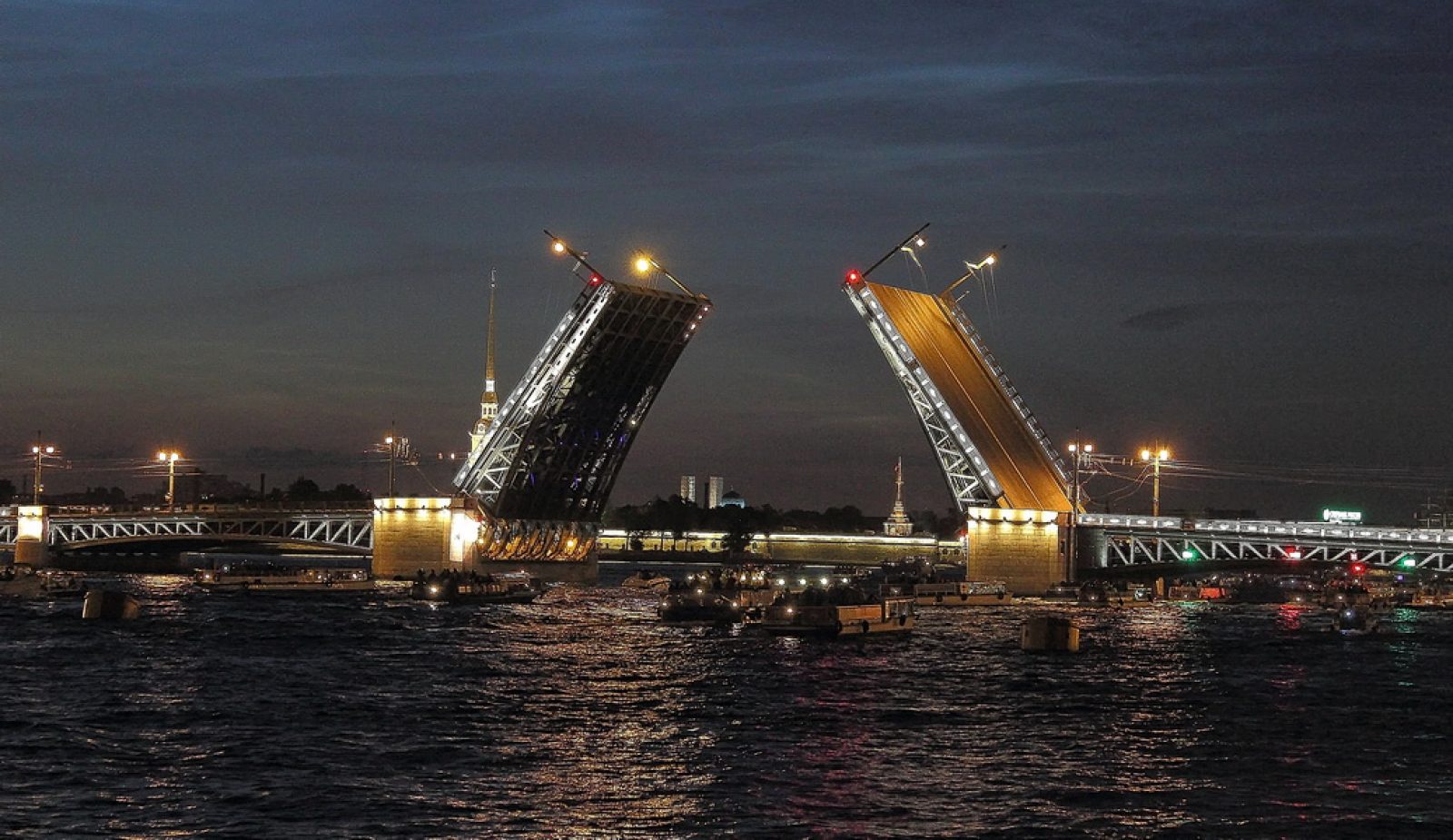 Мостов Санкт-Петербурга с разводом мостов