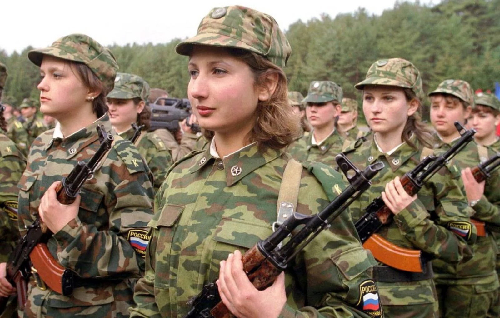 Россиянок будут призывать в армию с 2021 года