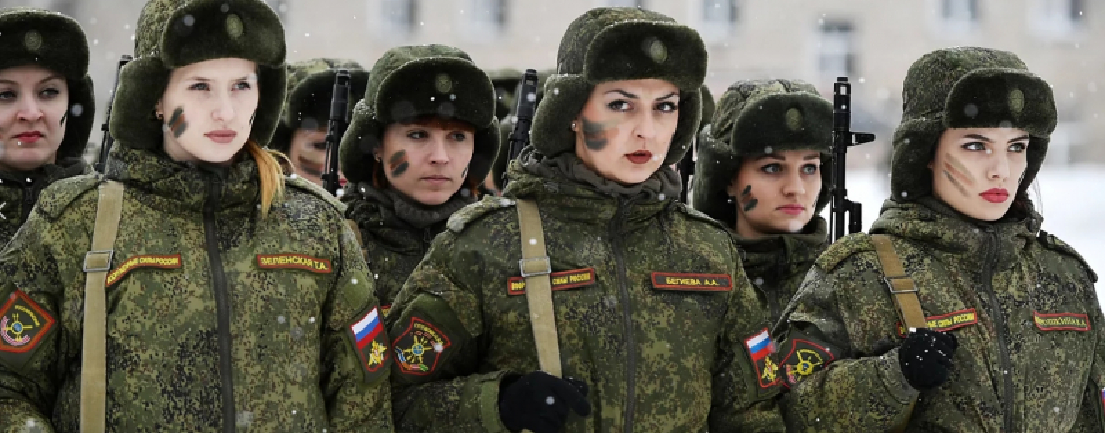 Подразделения женщина. Женщины в армии. Женщины в Российской армии. Современная Военная форма. Женщины военные в России.