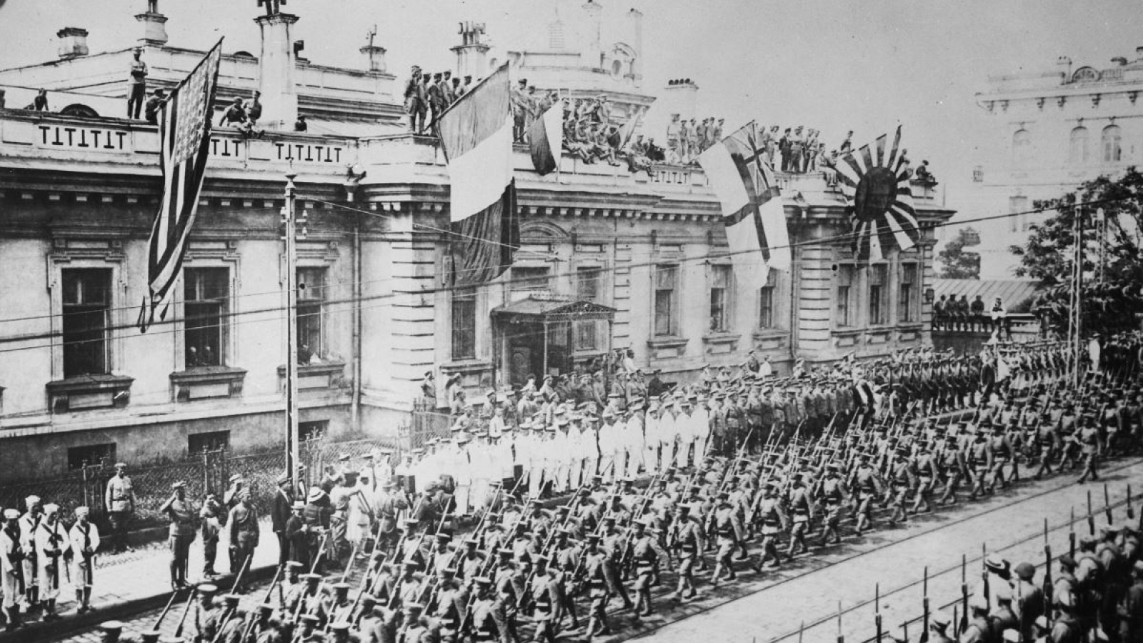 Японские интервенты Владивосток 1918. Владивосток парад интервентов 1918. Интервенция во Владивостоке. Англии интервенция 1918.