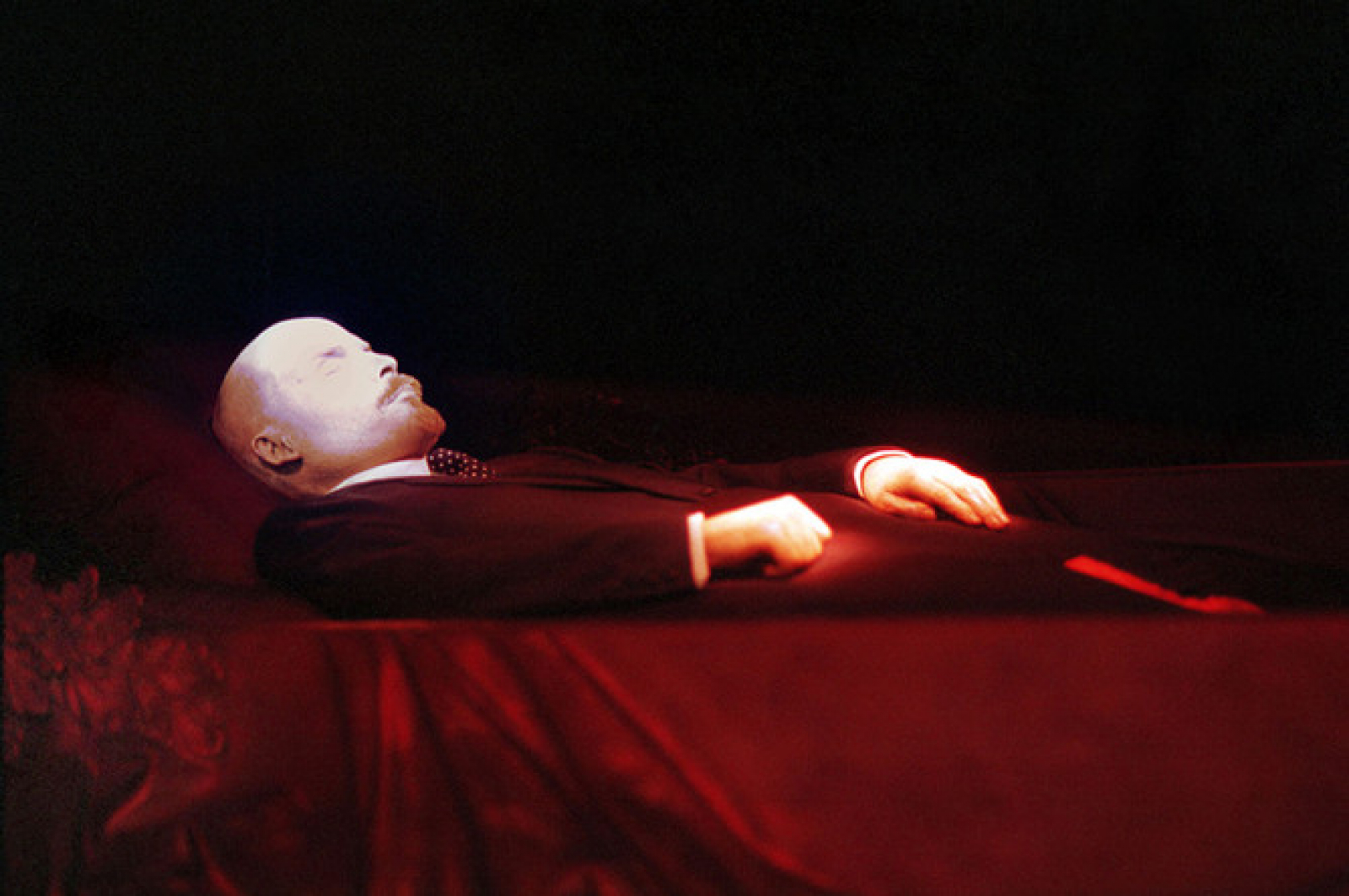 ленин лежит в мавзолее фото