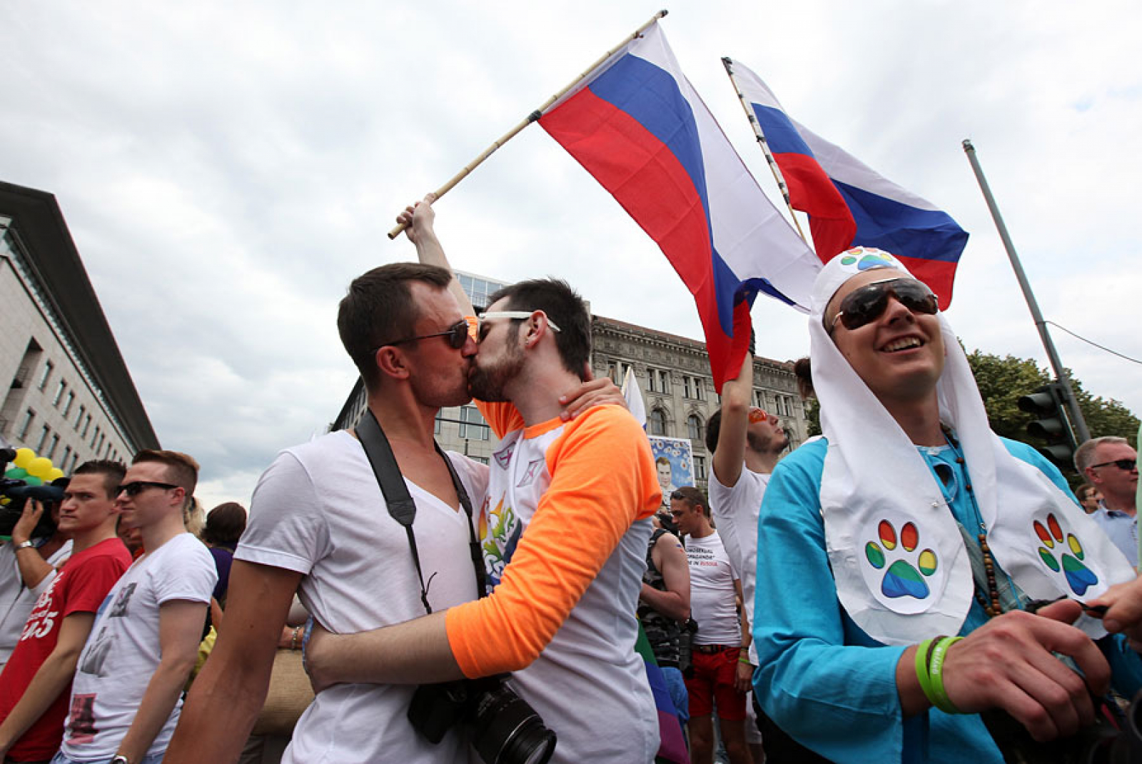 Пидар. ЛГБТ парад в России. Андрей ЛГБТ. ЛГБТ парад в Москве. Фаттахов ЛГБТ.