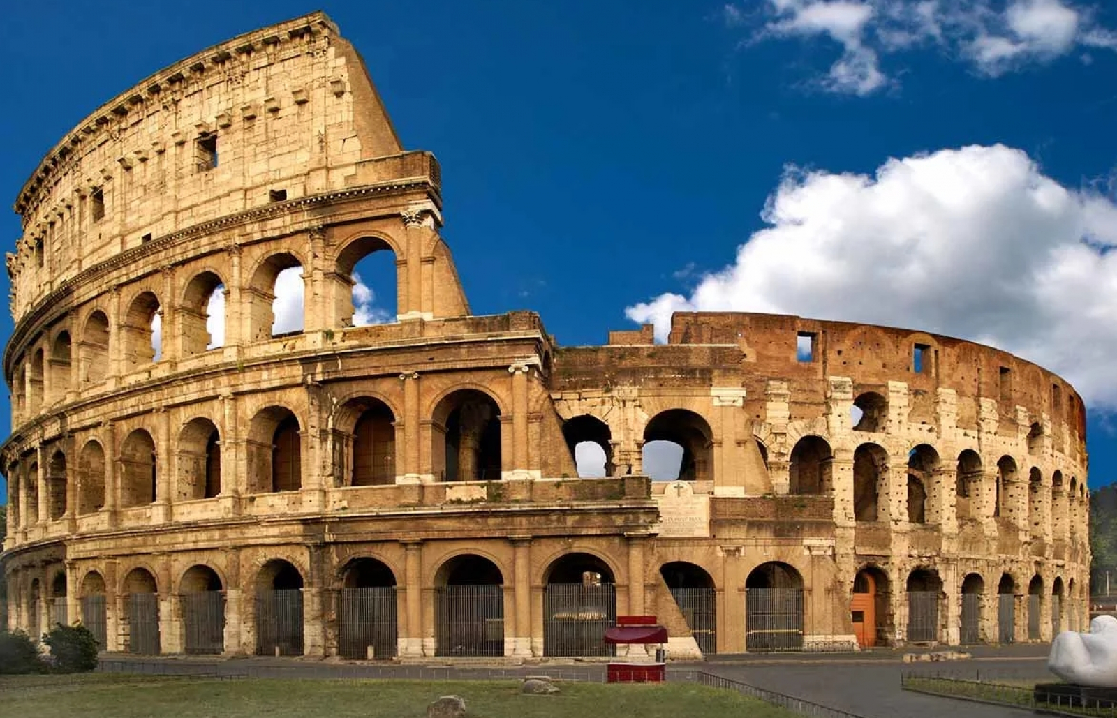 Амфитеатр это в древнем риме. Римский Колизей Италия. Колизей в древнем Риме. Амфитеатр Колизей в древнем Риме. Древнеримский амфитеатр Колизей (Рим, Италия).