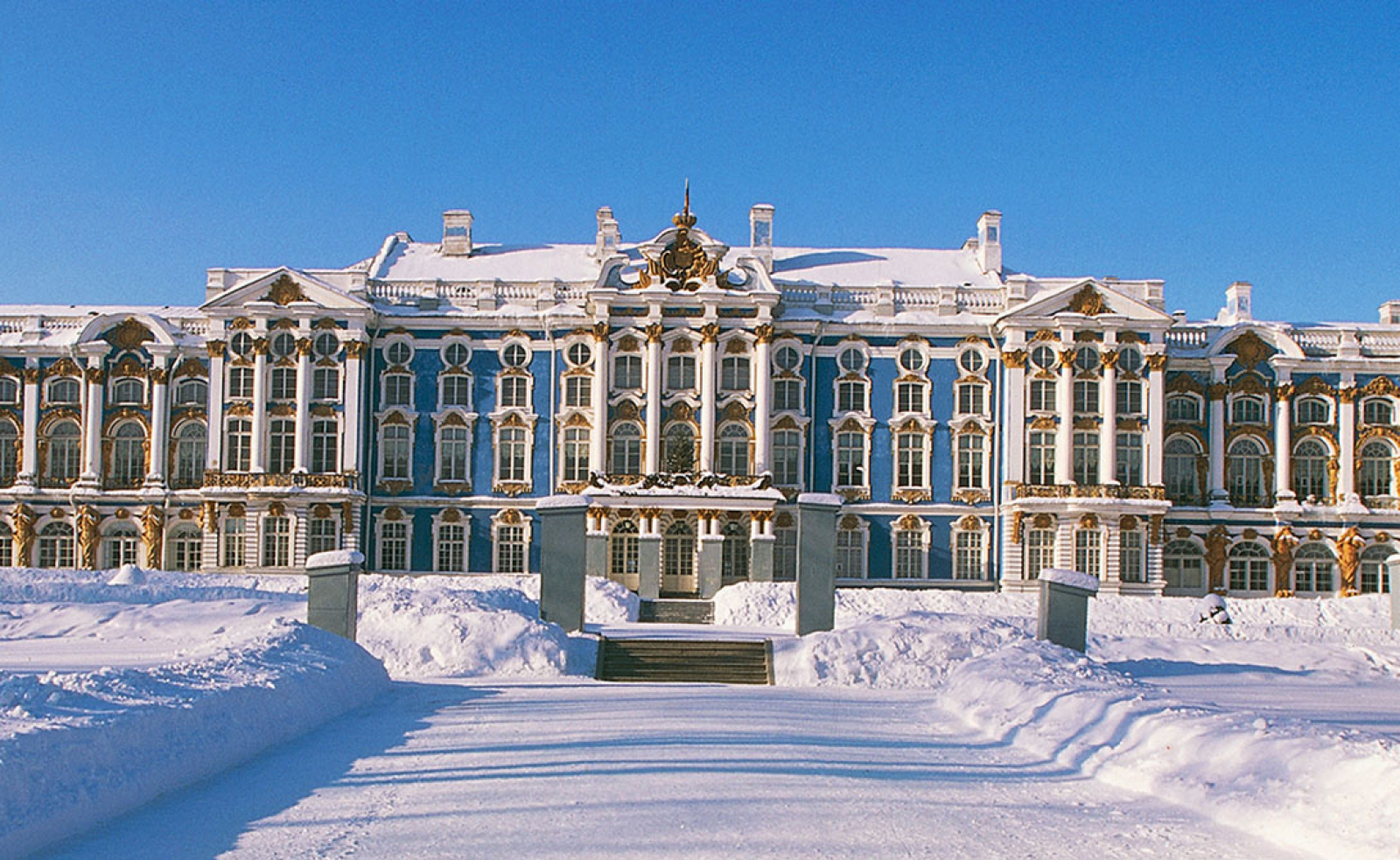 Зимний дворец санкт петербург растрелли. Зимний дворец Санкт-Петербург. Эрмитаж Растрелли. Зимний дворец Растрелли. Растрелли Архитектор зимний дворец в Петербурге.