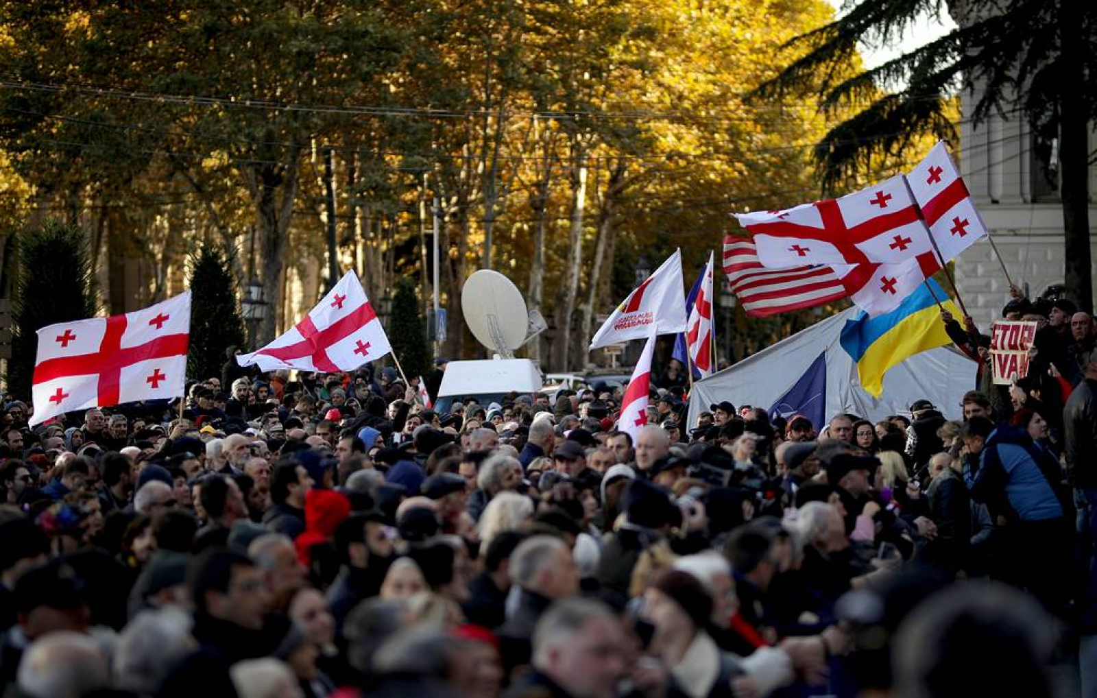 Грузия новости. Тбилиси парламент митинг. Антироссийские митинги в Тбилиси. Демонстрации в Грузии. Оппозиция Грузии.