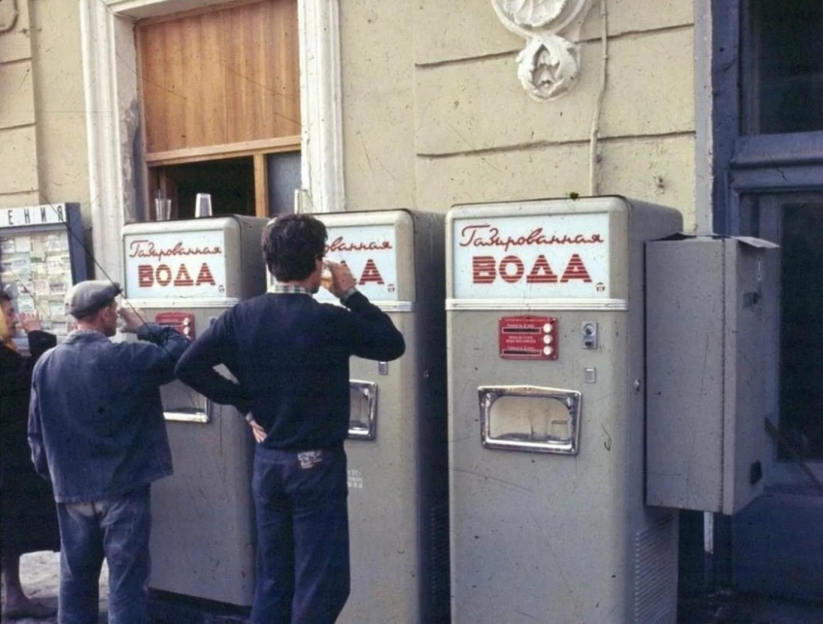 8 мест, где можно выпить советской газировки с сиропом из советского автомата