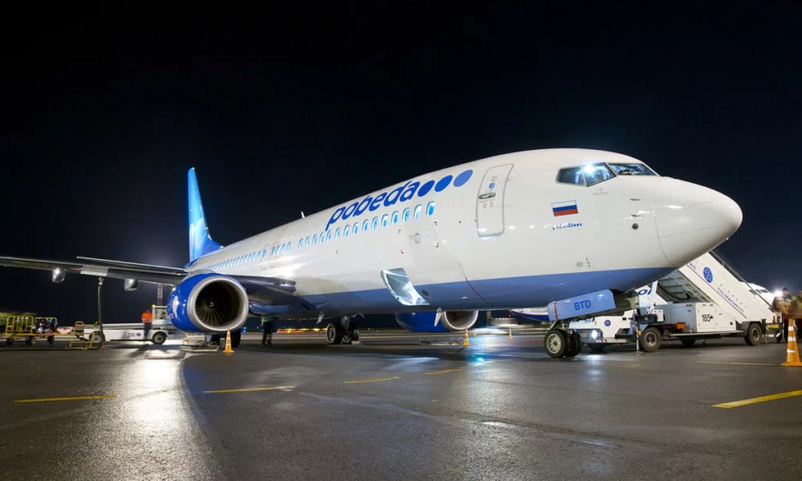 Авиакомпания победа летает. Boeing 737-800 победа. Самолеты Победы и Аэрофлота. Боинг 737 победа фото. Самолет победа.