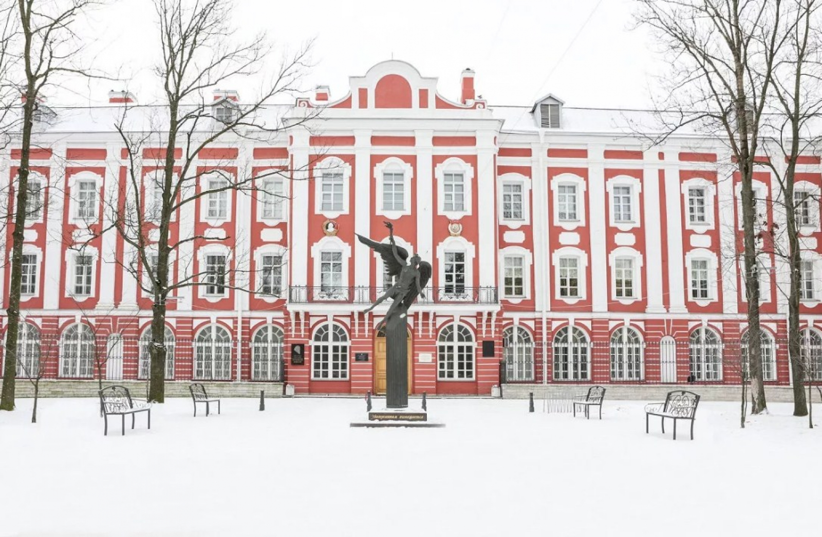 Спбгу фото. СПБГУ – Санкт-Петербургский государственный университет. Здание двенадцати коллегий в Санкт-Петербурге. СПБГУ Университетская наб. Здание университета СПБГУ.