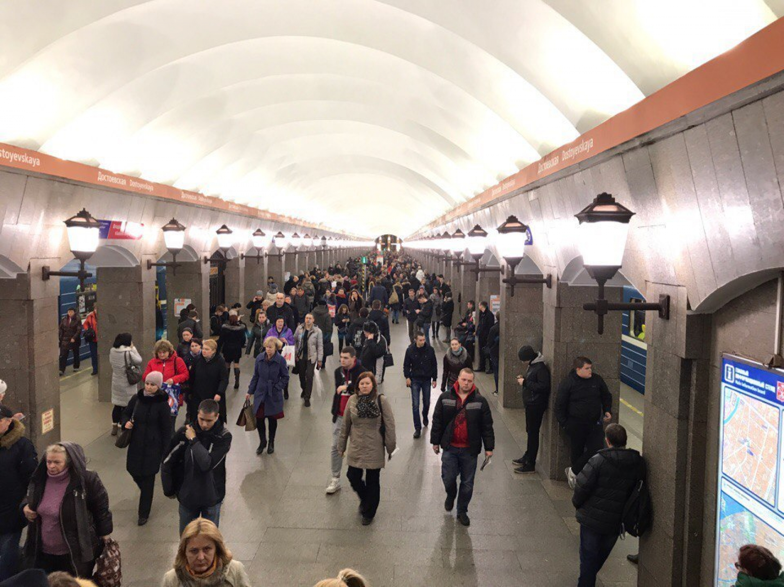 Новочеркасская saint petersburg metro. Станция метро Дыбенко. Метро Санкт Петербурга станция Новочеркасская с улицы. Закрытая станция метро в СПБ. Ладожская метро закрытие.