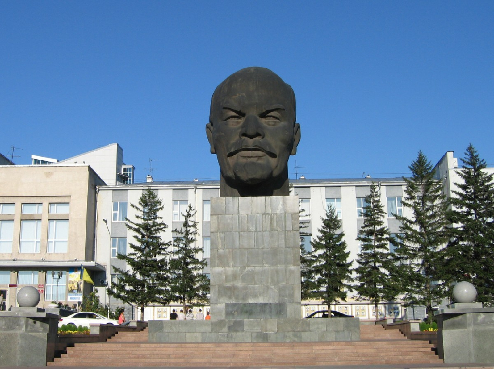 В Улан-Удэ объявили конкурс на самовывоз памятника Ленину