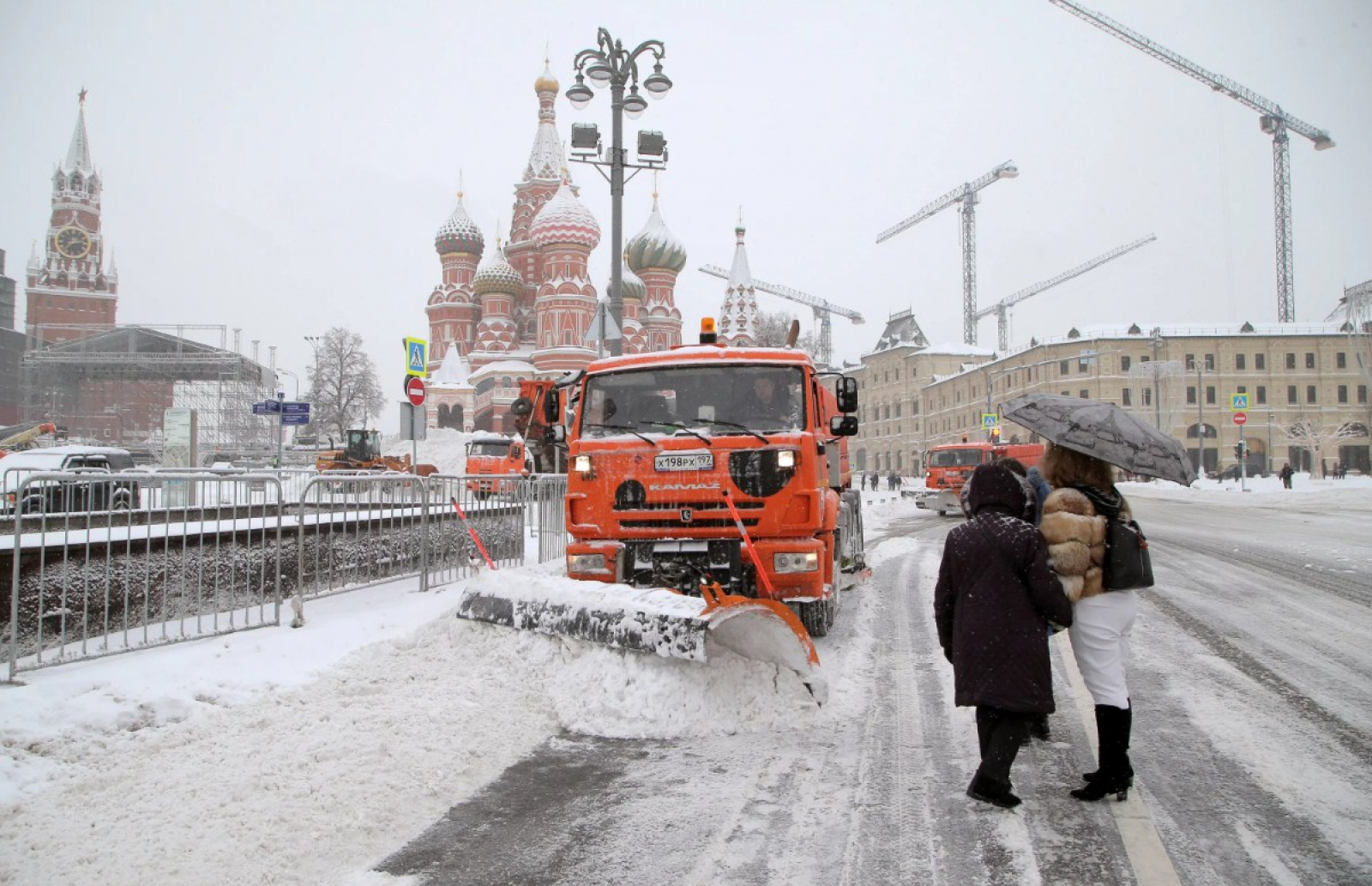 Снег в москве сегодня фото. Снег в Москве. Снегопад в Москве. Большой снег в Москве. Сильный снегопад в Москве.