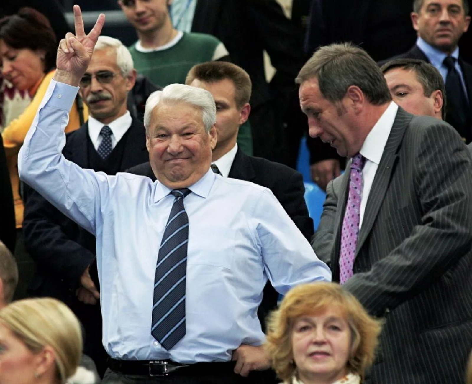 Россия 90 тест. Ельцин 1990-е. Ельцин с президентами 1990е. Россия в 90-е Ельцин. Ельцин 2004.