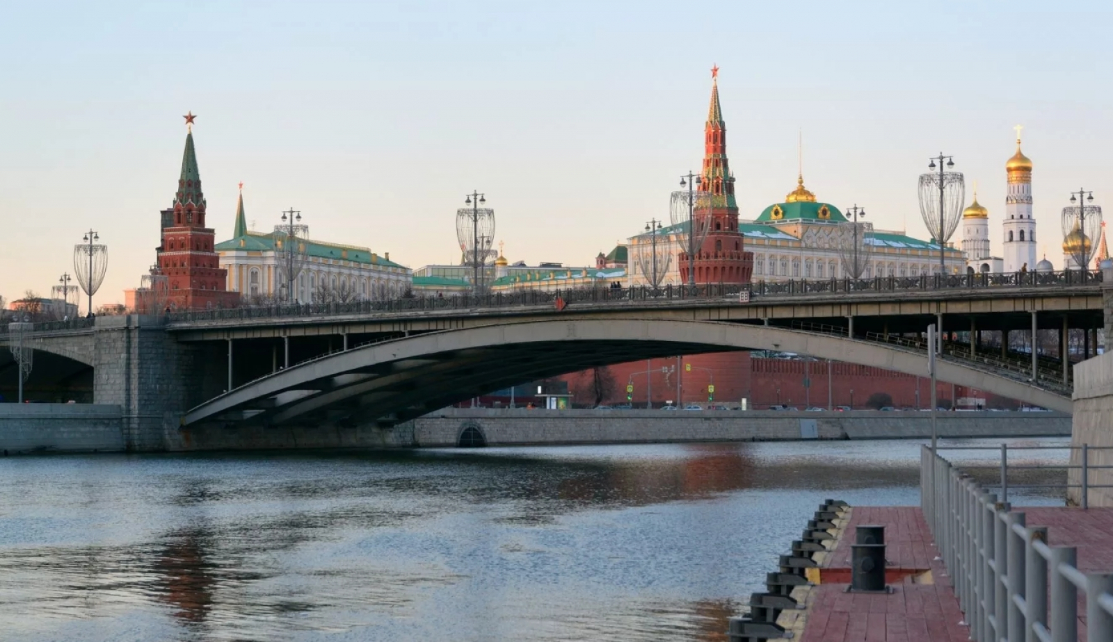 Мост напротив Кремля