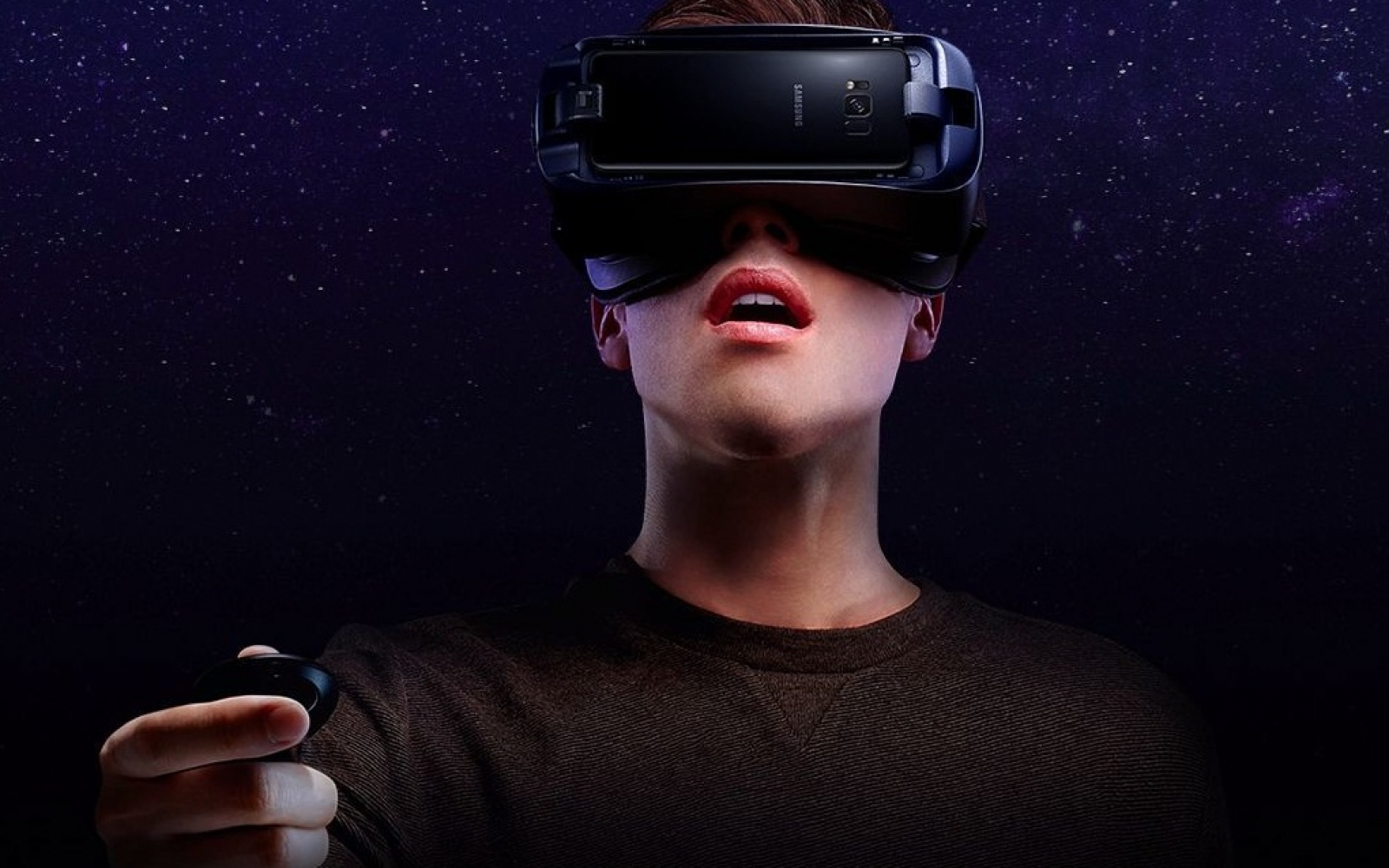 Страшные виртуальные очки реальности. Виртуальная реальность (Virtual reality, VR). Samsung Gear VR SM-r324. VR очки шлем виртуальной реальности Samsung. Человек с ВР очками.