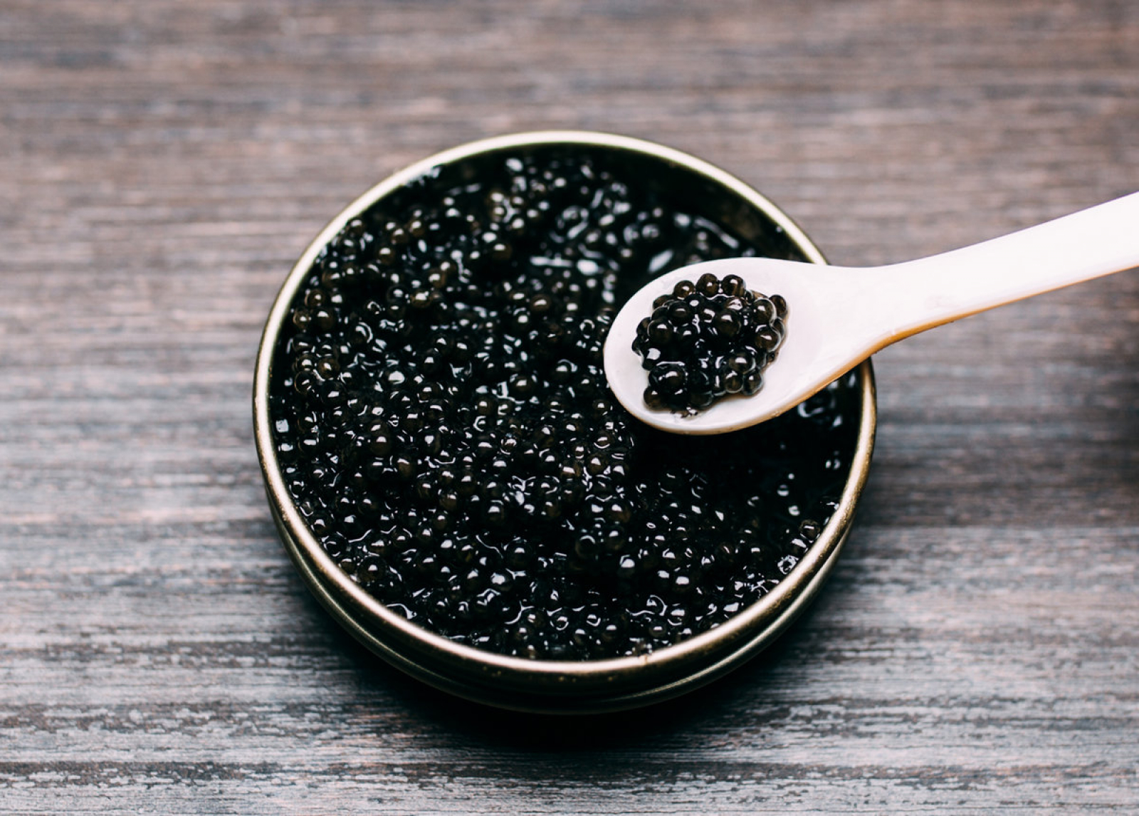 Caviar икра. Черная икра. Искры на черном. Натуральная черная икра. Настоящая черная икра.