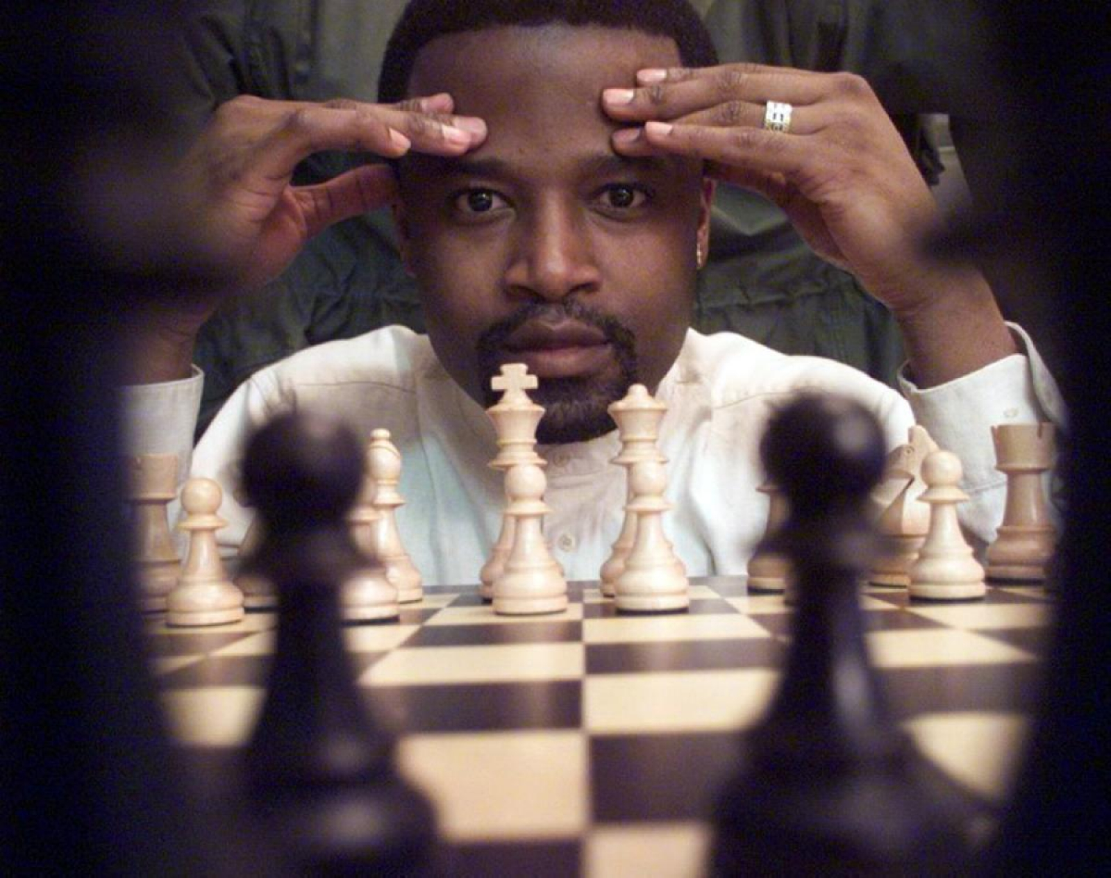 Черные против белых. Maurice Ashley Chess. Гукеш Доммараджу шахматист. Эшли Моррис гроссмейстер. Негр шахматист.