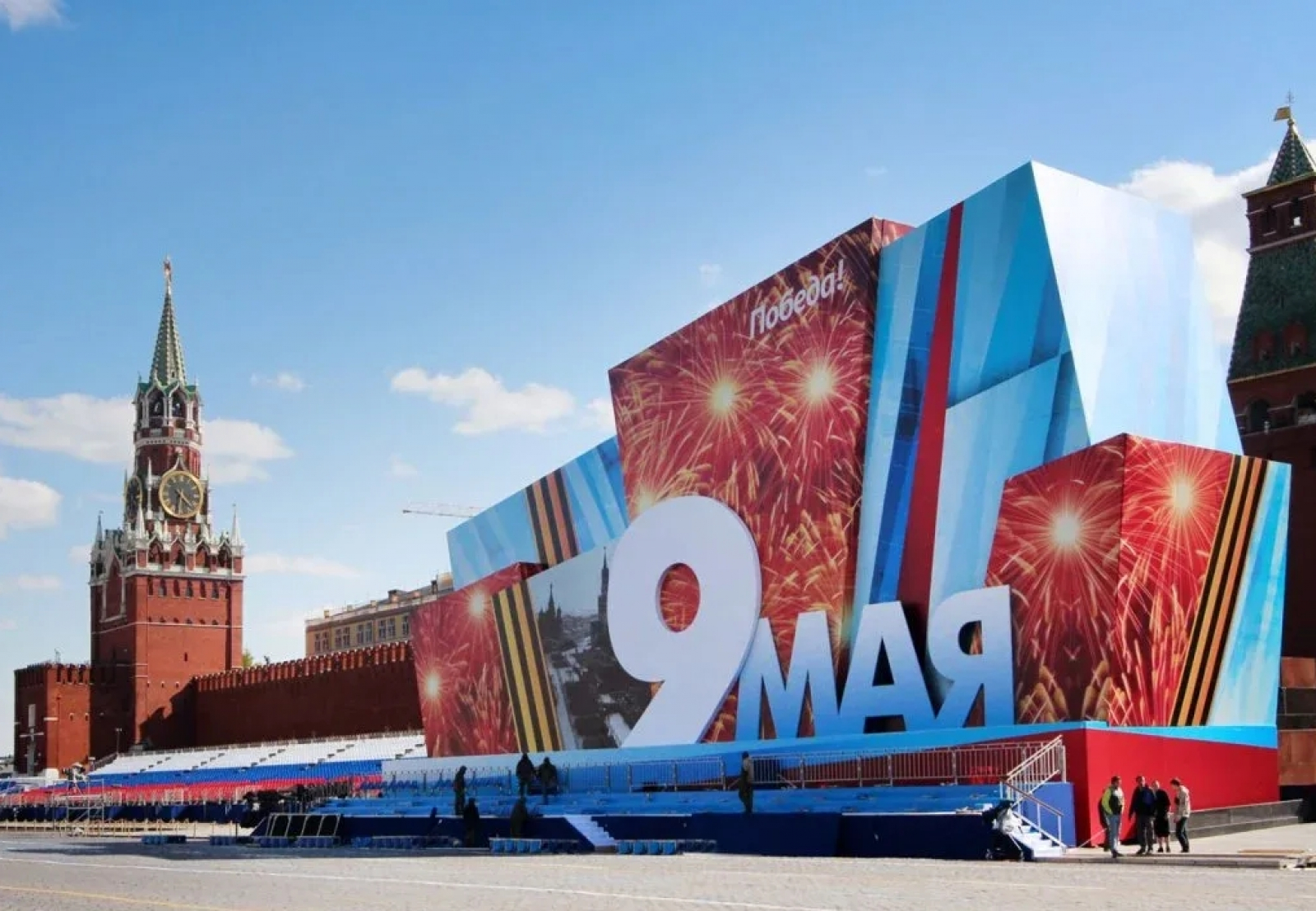 мавзолей 9 мая. задрапированный мавзолей ленина. и ленина на красной площади в москве. мавзолей 9 мая. мавзолей 9 мая 2021.