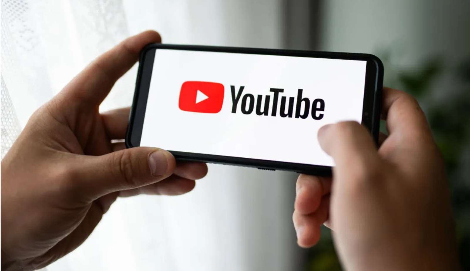 Смотреть YouTube в России можно будет только через Госуслуги