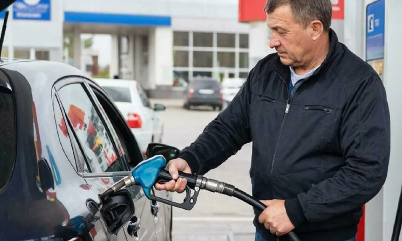 «Мы с народом»: на АЗС Госдумы ввели лимит в тысячу литров на одного депутата