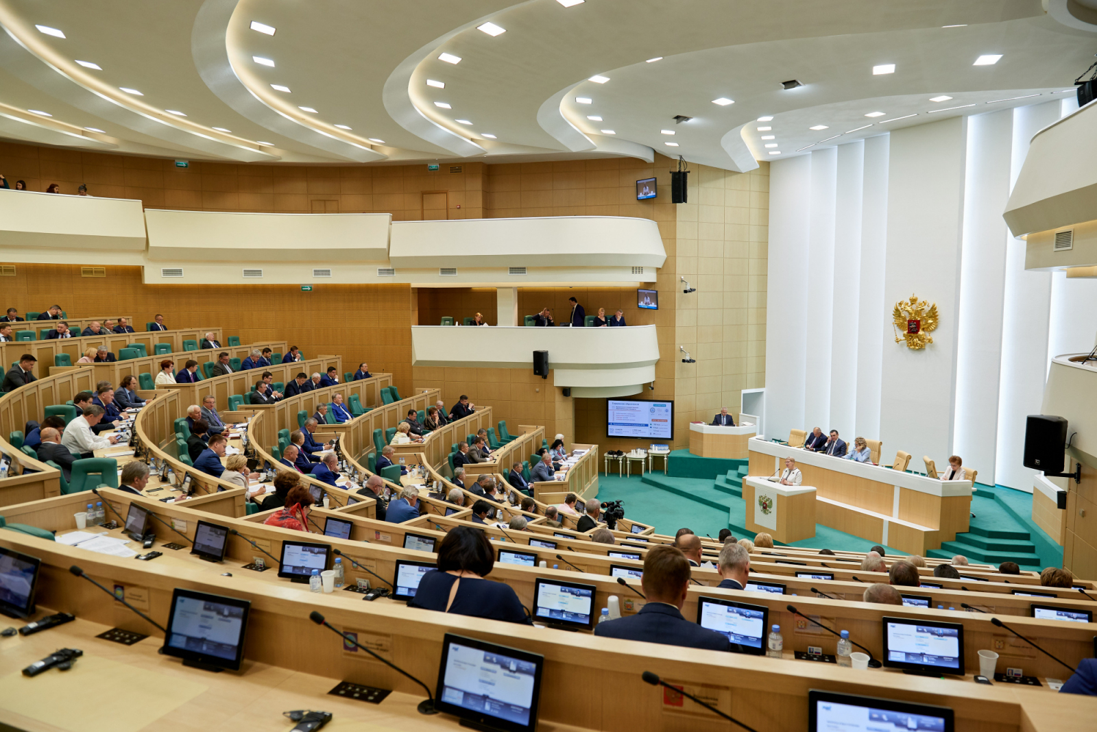 В России запретят книги, в которых слова «Бог» и «Родина» написаны с ...