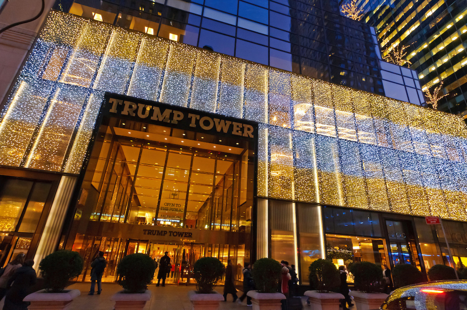 Trump tower. Трамп Тауэр Нью-Йорк. Здание Трамп Тауэр в Нью-Йорке. Трамп Тофер в Нью - Йорке. Trump Tower New York внутри.