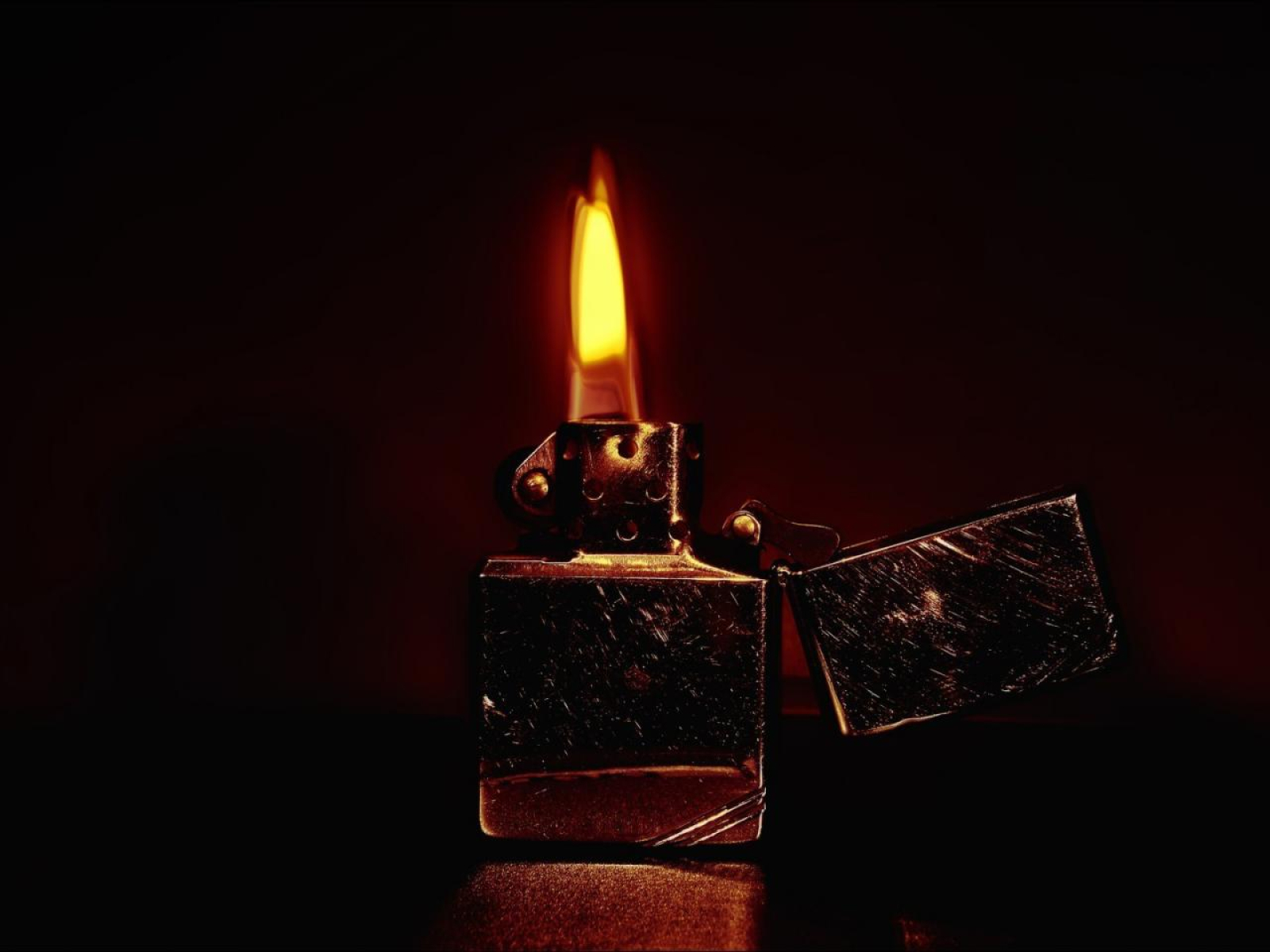 Финские пограничники отнимают у россиян зажигалки и сливают бензин