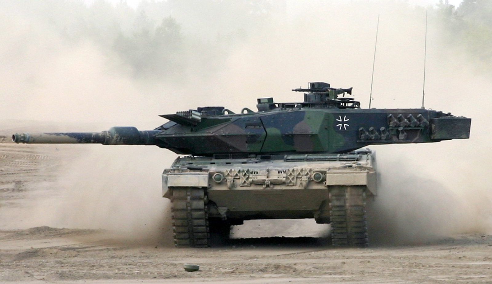 Современные немецкие танки. Леопард 2а7. Танк леопард 2а7. Леопард 2 танк Бундесвера. Боевой танк «леопард» 2а5.