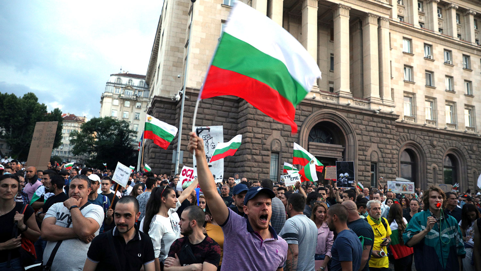 Болгария демонстрация. Протесты в Болгарии 2022. Протесты в Болгарии (2020—2021). Митинги в Болгарии 2020. Митинги в Софии Болгария.