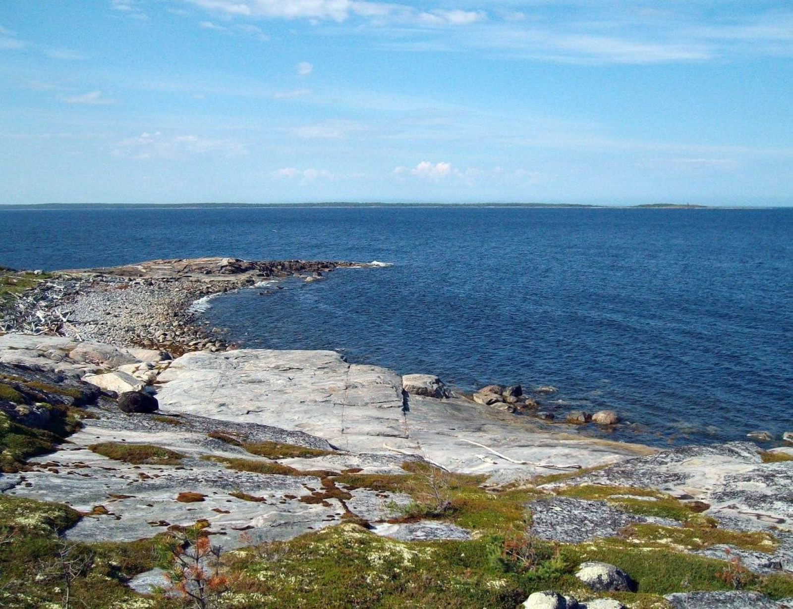 Остров северной части. Республика Карелия белое море. Архангельск берег белого моря. Берег белого моря у Беломорска. Берег белого моря Карелия.