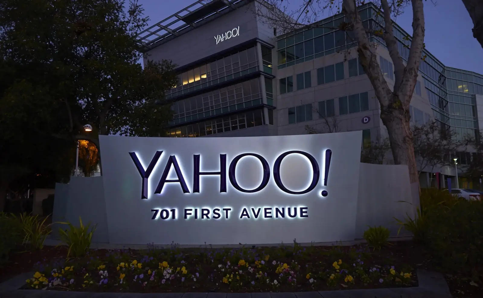 Yahoo уходит из России