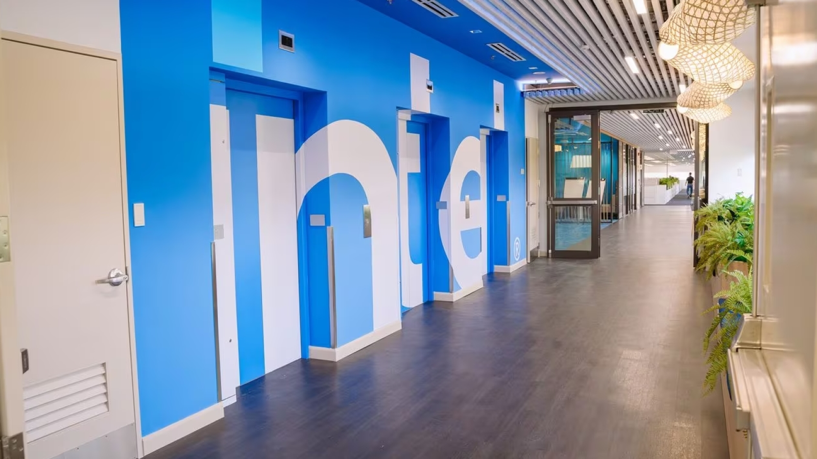 Intel объявила о приостановке деятельности в Израиле