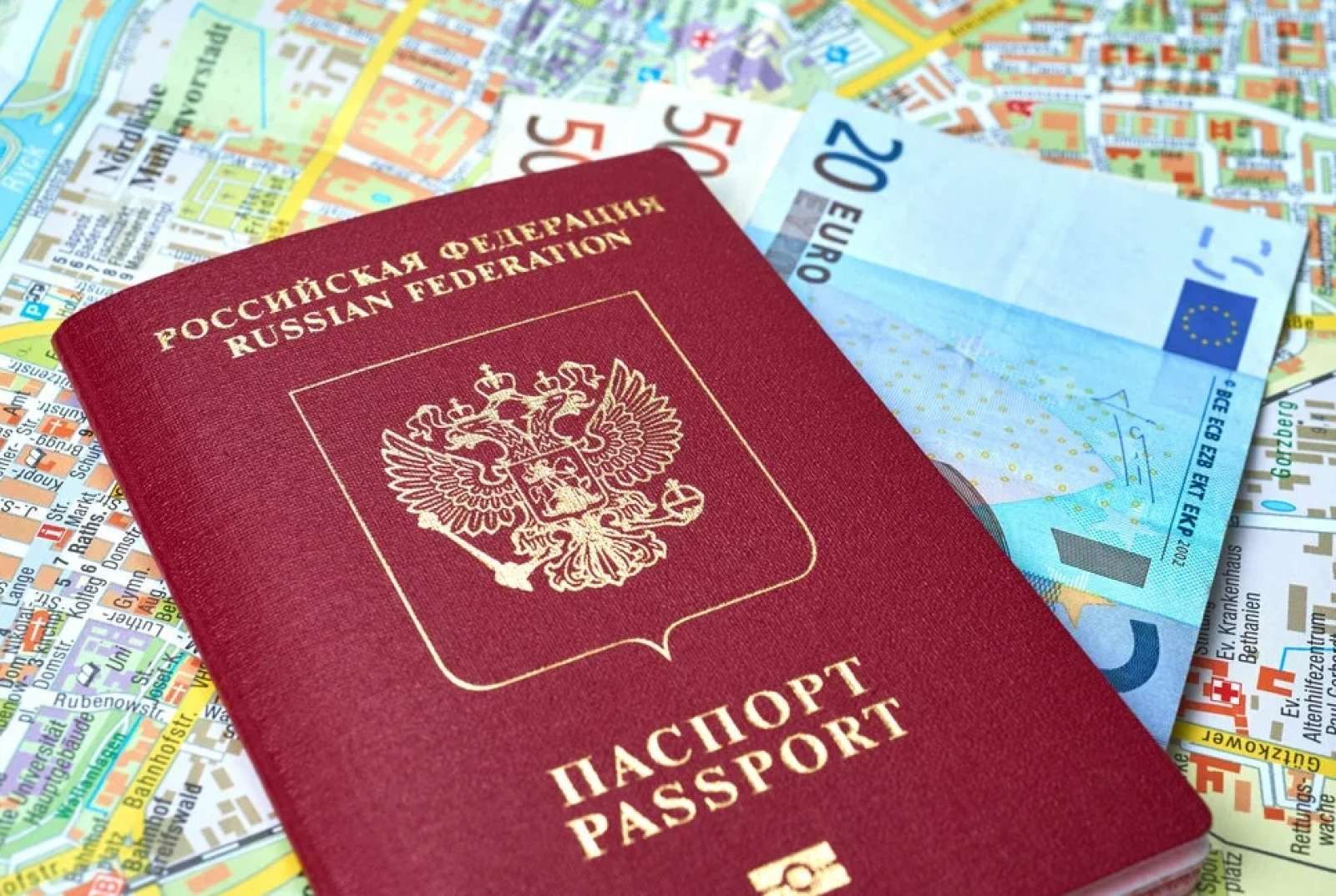 Россиянам запретили получать визы недружественных государств